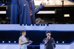2020TES的羁绊！LOL官推晒Karsa幕后给JackeyLove比赞的照片