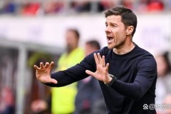 皇马官宣：队长卡瓦哈尔右膝手术成功，战利物浦阿诺德迎首发