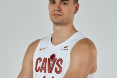 官宣签约西甲MVP！骑士放弃库明加，只愿给底薪！
