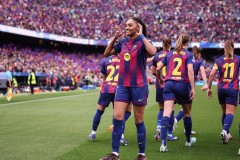 女足欧冠决赛：巴萨女足4-0大胜里昂，历史性第4次夺冠