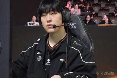 Zeka：祐齐赛恩对线打得很好带我们赢下比赛，争取再次2比0赢KT