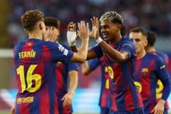 巴萨6-1大胜希超豪门，费尔明帽子戏法、拉什福德双响+造点、亚马尔破门